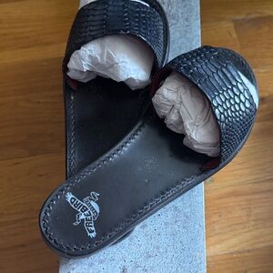 Freebird Black Textured Sandals